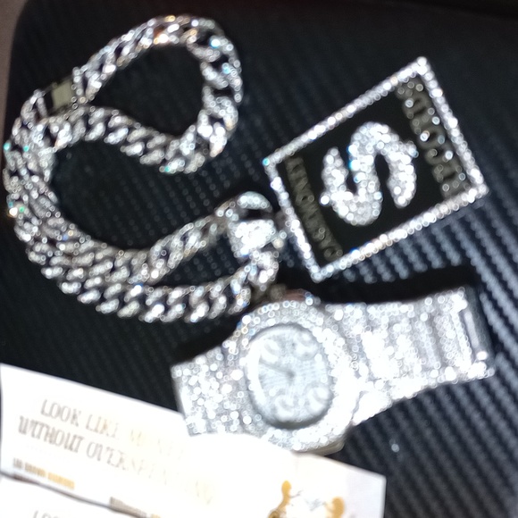 Watch, Pendant & 20\